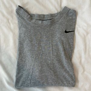 The Nike Tee Dri-fit Men’s Size S